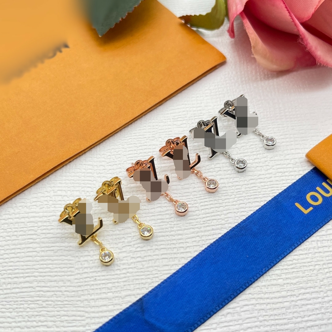 Europe America Fashion Style Lady Women Simplicity dangles Earrings Titanium Steel Hollow Out Full Diamond V Initials Stud tassels Earrings 3 Color E-009
Europe America Fashion Style Lady Women Simplicity dangles Earrings Titanium Steel Hollow Out Full Diamond V Initials Stud tassels Earrings 3 Color E-009