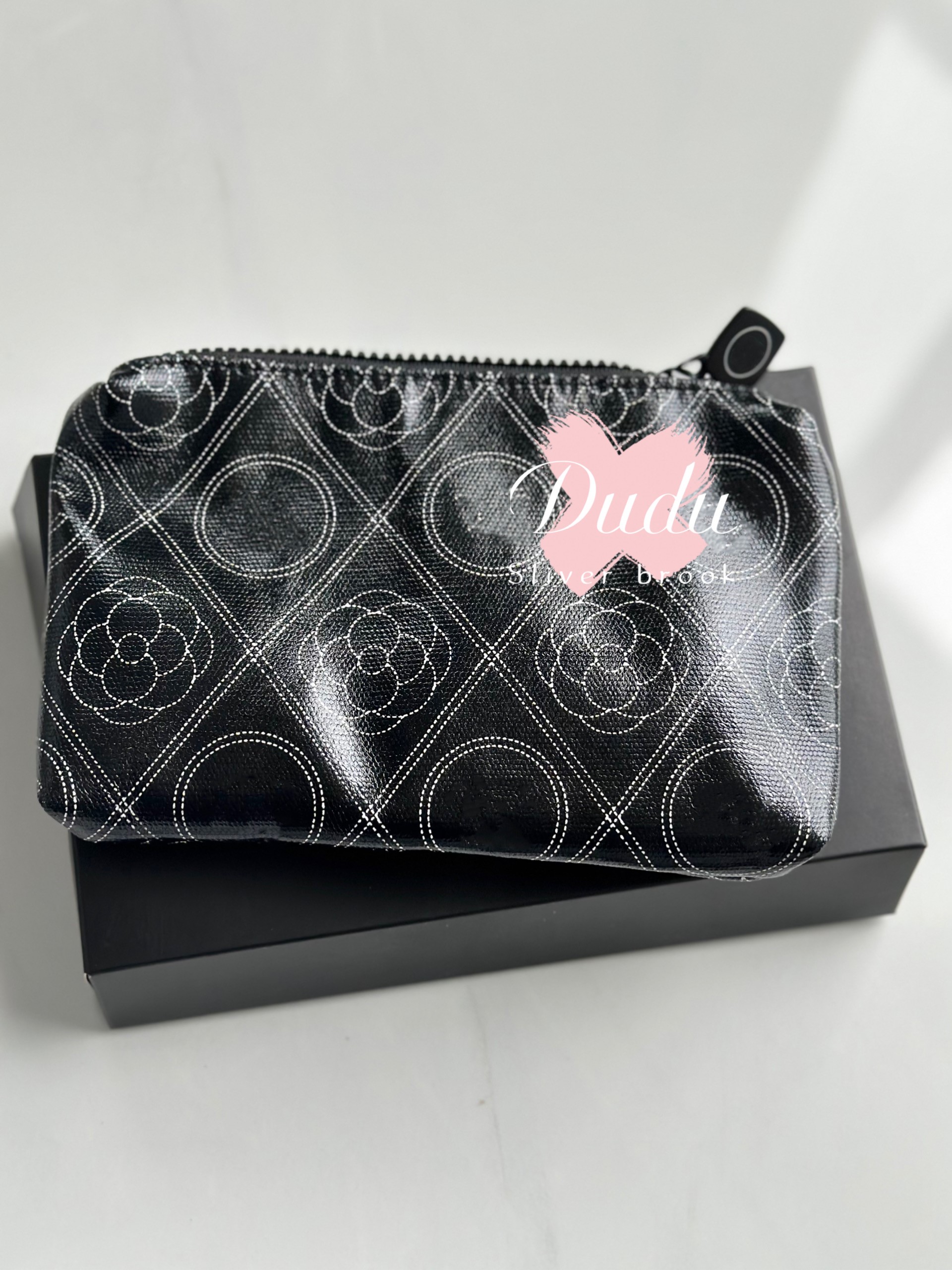 Pencil Bags 21X13X5cm waterproof makeup case beaute zipper organizer cosmetics camellia storage bag gift packing box
Pencil Bags 21X13X5cm waterproof makeup case beaute zipper organizer cosmetics camellia storage bag gift packing box