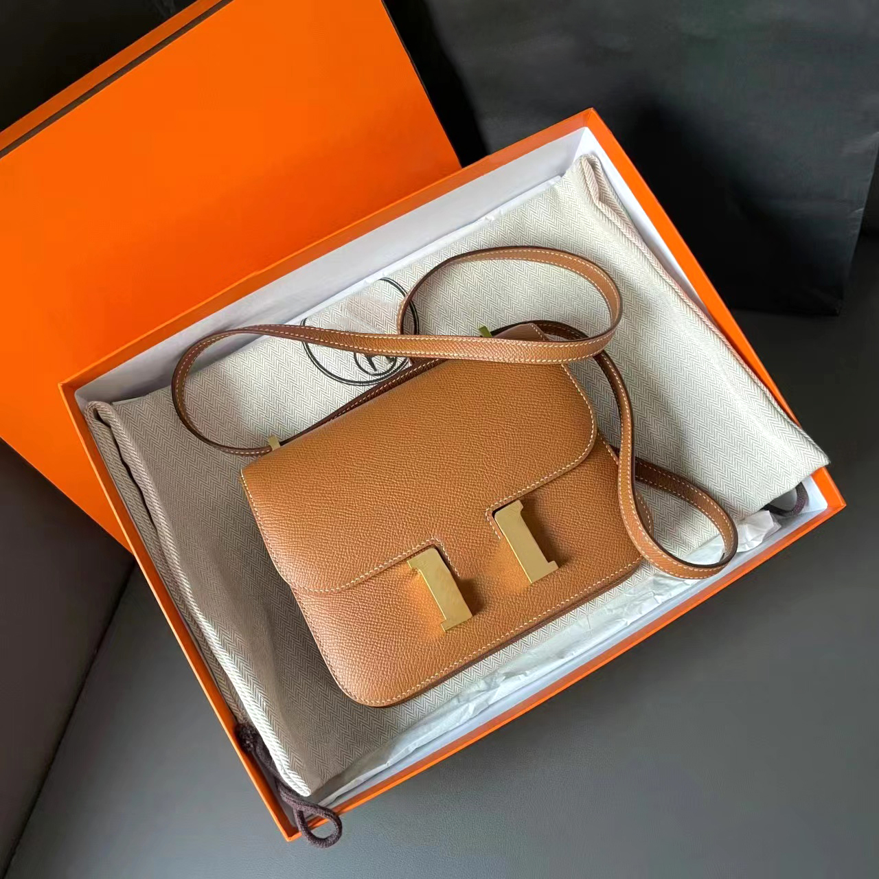 Luxury Designer wallets Card Holders Coin Purses Classic Cleo Crossbody Women's hermee Constances Kangkang Fashion mens Key Metal H buckle handbag envelope totes, Khaki
Luxury Designer wallets Card Holders Coin Purses Classic Cleo Crossbody Women's hermee Constances Kangkang Fashion mens Key Metal H buckle handbag envelope totes, Khaki