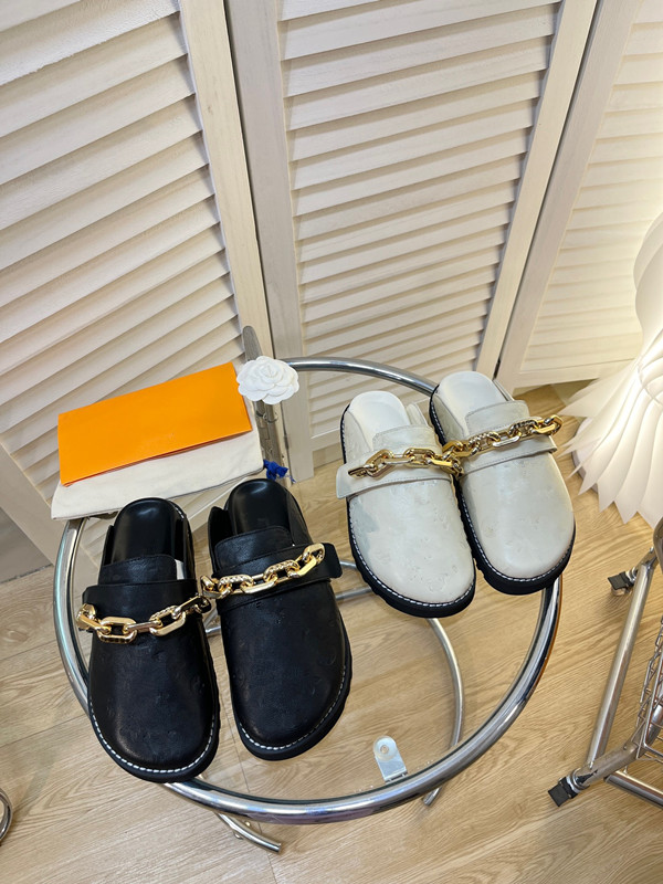 Luxury Chain Slipper Sandals Pool Pillow Flat Embossed Mules Designer Slides Womens shoes Summer Genuine Leather Cool Comfort Slippers Fashion mens Slide, White
Luxury Chain Slipper Sandals Pool Pillow Flat Embossed Mules Designer Slides Womens shoes Summer Genuine Leather Cool Comfort Slippers Fashion mens Slide, White