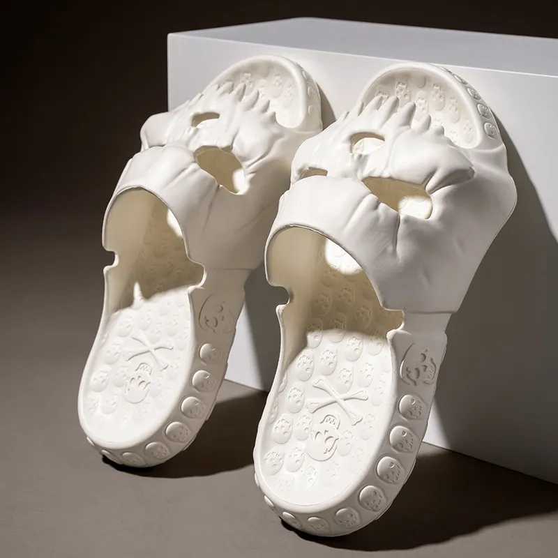 New Personalized Skull Design Men Slippers 2023 Summer Outdoor Fun Slides Thick Bottom of Beach Nonslip Leisure Women Sandals 0207