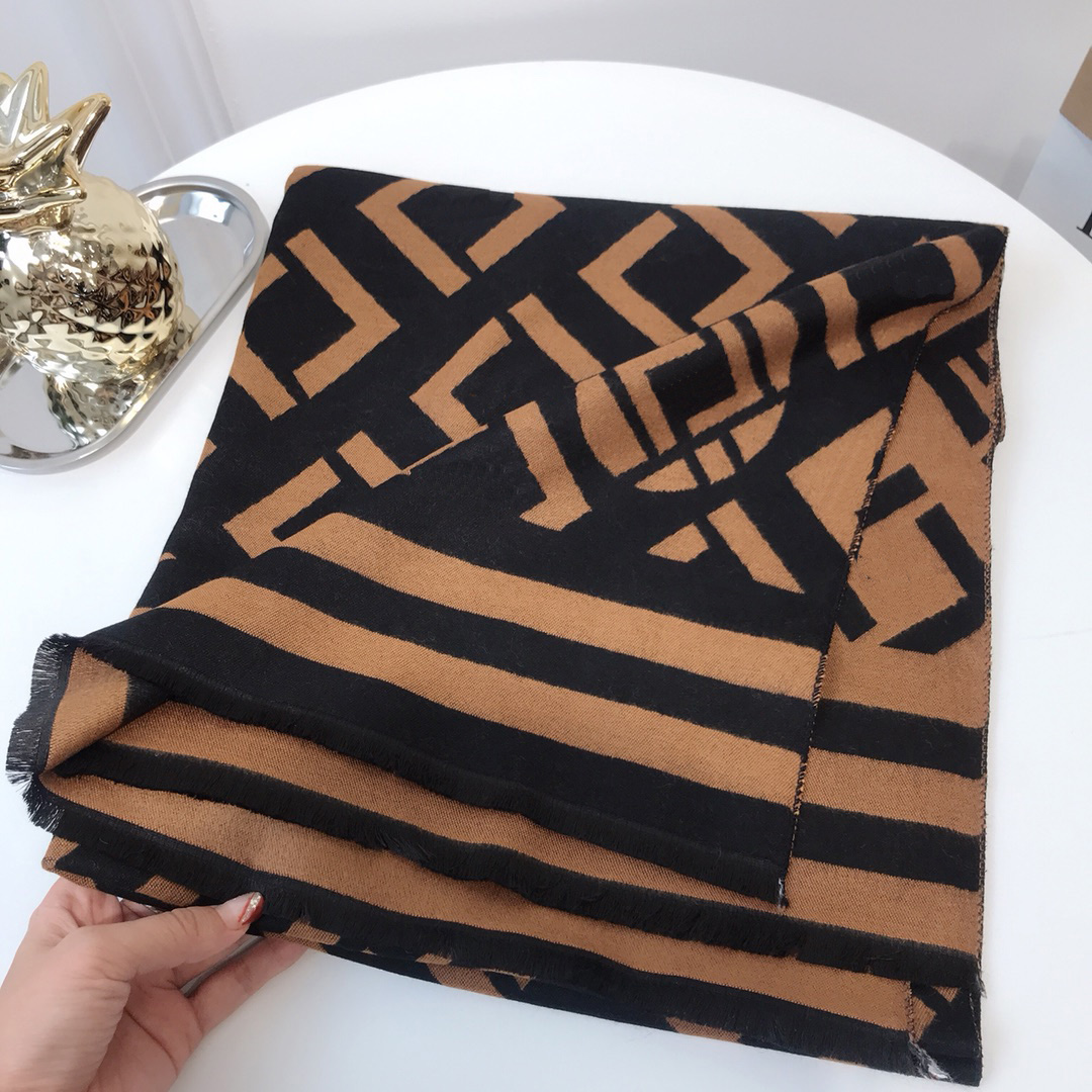 designers scarf luxury scarf letter Noble and elegant Double-sided classic gift fashion Cashmere 100% Autumn winter temperament soft touch very nice
designers scarf luxury scarf letter Noble and elegant Double-sided classic gift fashion Cashmere 100% Autumn winter temperament soft touch very nice