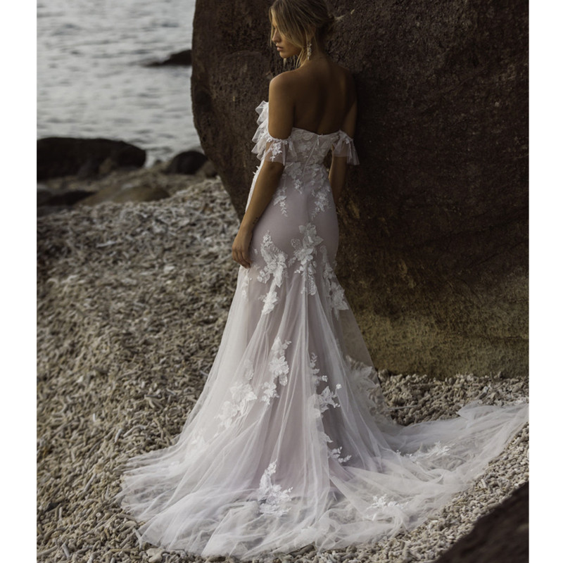 2023 Glamorous Lace Ball Gown Weeding Dresses Off Shoulder Appliqued Bridal Gowns Plus Size Backless Sweep Train Wedding Dress