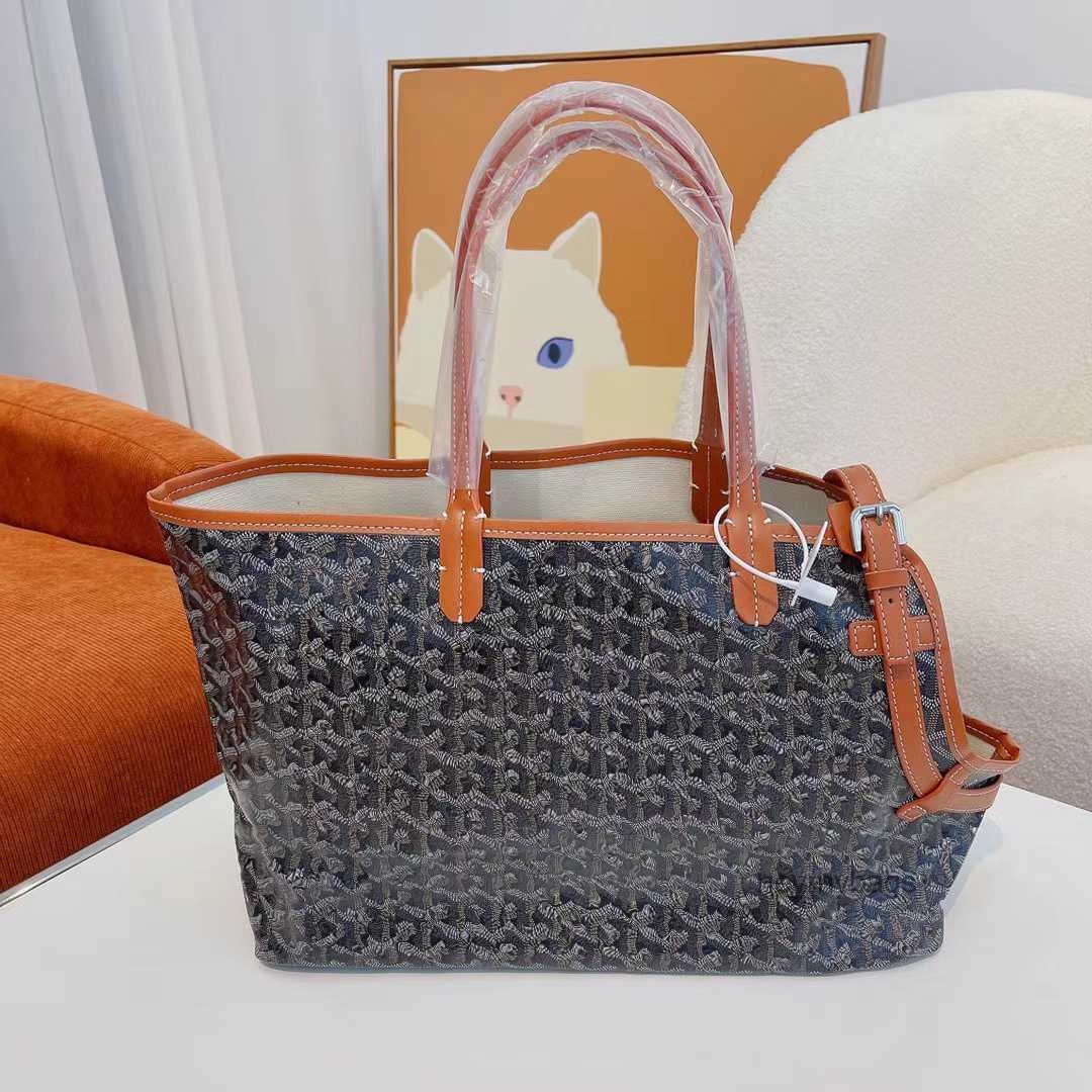 high quality Designer bags Dai Fei bag women crossbody square handbag large capacity high-grade lady wallet Small and exquisite design, Blue
high quality Designer bags Dai Fei bag women crossbody square handbag large capacity high-grade lady wallet Small and exquisite design, Blue
