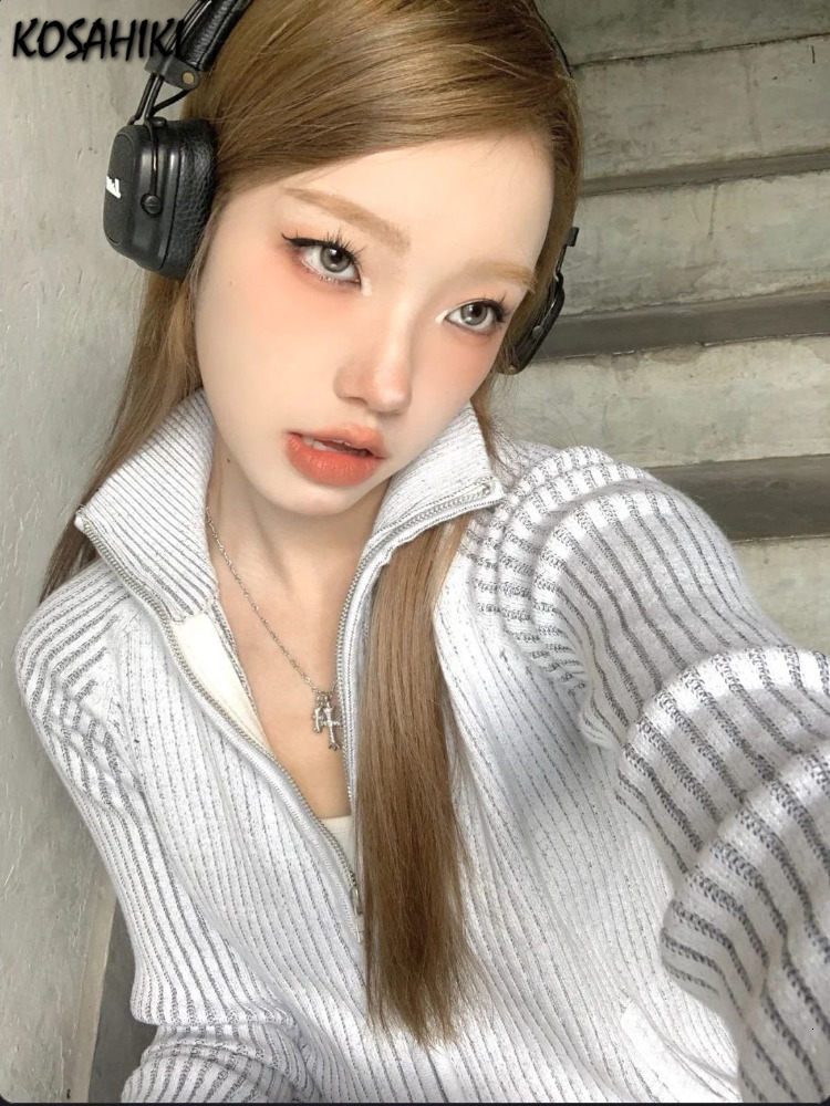 Women's Knits Tees Vintage Zip Up Cardigan Womens Coats Korean Knitted Streetwear Stand Collar Sweaters 2023 Slim All Match Striped Y2k Jackets 2