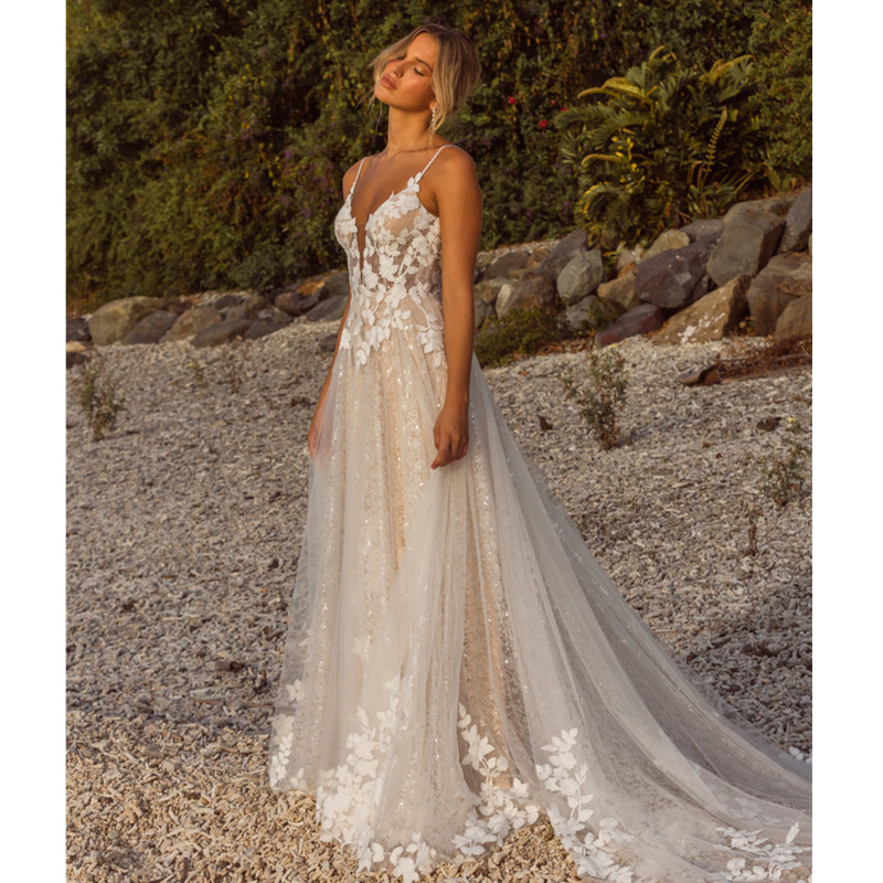 New Boho Weeding Dresses V Neck Appliques Bridal Gowns Puffy Ball Gowns Sweep Train Wedding Gowns