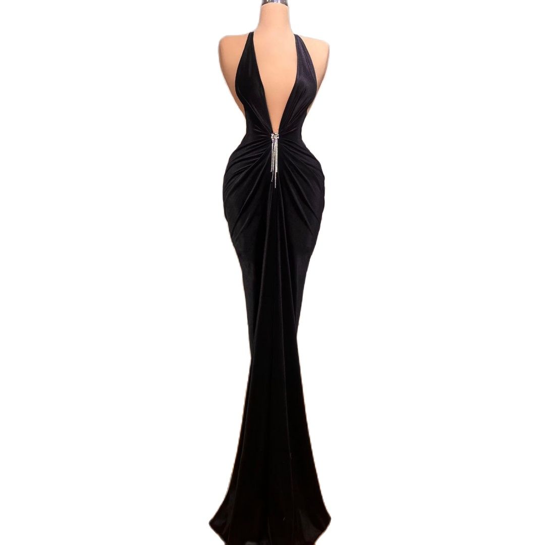Sexy Black Women Evening Dresses With Deep V-Neck Solid Color Halter Dress Sleeveless Party Special Occasion Prom Gowns