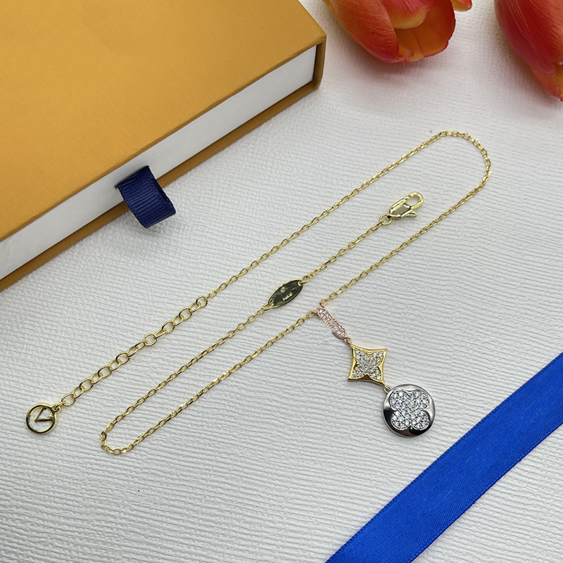 Letter Pendants Designer Love Silver Gold Necklace Woman Luxury Jewelry V Diamond Chains Womens Necklaces Party Wedding 2074Z, Free
Letter Pendants Designer Love Silver Gold Necklace Woman Luxury Jewelry V Diamond Chains Womens Necklaces Party Wedding 2074Z, Free