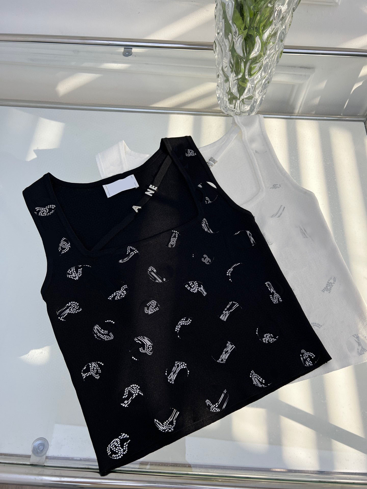 2023 Fashion Summer New Women Round Neck Sequin Knitting Tanks Vest Sleeveless Slim Ladies Tops, Black
2023 Fashion Summer New Women Round Neck Sequin Knitting Tanks Vest Sleeveless Slim Ladies Tops, Black