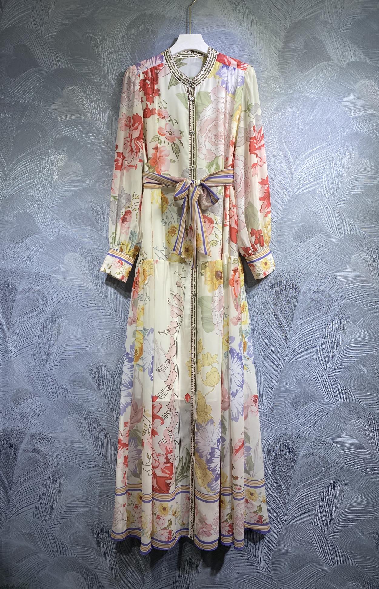 2023 spring style floral long dress,Small round neck with uniform pleated button waistband decoration, Customize
2023 spring style floral long dress,Small round neck with uniform pleated button waistband decoration, Customize