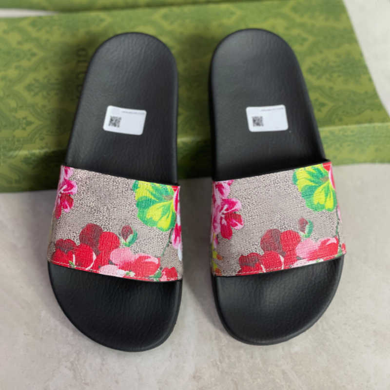Men Women Sandals Non-Slip Slippers Snake Print Slide Summer Wide Flat Women Hollow Beach Sandal Size 35-47 With Box NO311