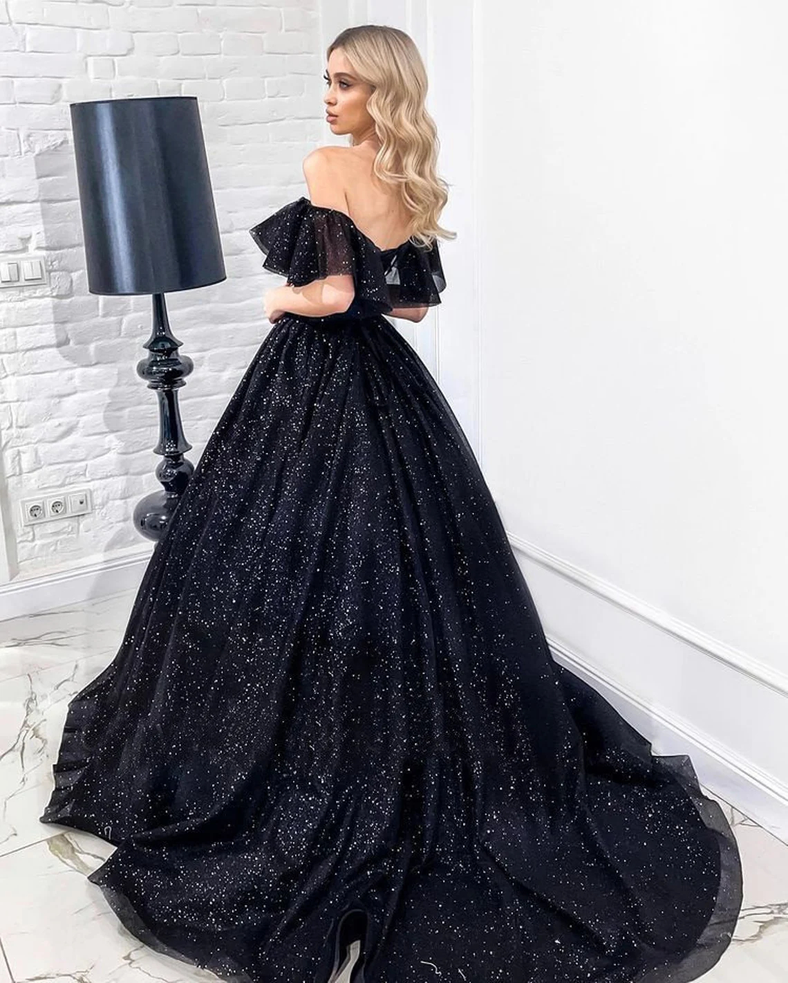 Gothic Glitter Black Ball Gown Wedding Dresses Sparkling Sequined Long Bride Wear Off Shoulder Short Puff Sleeves Corset Bridal Dress