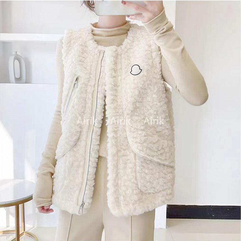 Lamb velvet waistcoat women's 2023 autumn and winter new coat fur one-piece jacket vest jacket fashion versatile coat
Lamb velvet waistcoat women's 2023 autumn and winter new coat fur one-piece jacket vest jacket fashion versatile coat