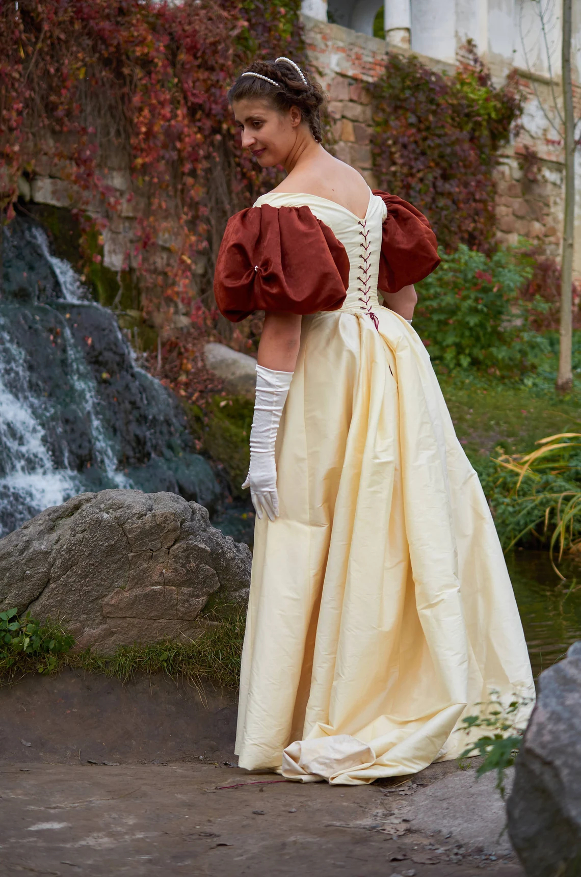 Vintage Beige Victorian Evening Dresses With Short Burgundy Lantern Sleeve Scoop Neck A Line Long Corset Princess Prom Dress Women Special Occasion Go
