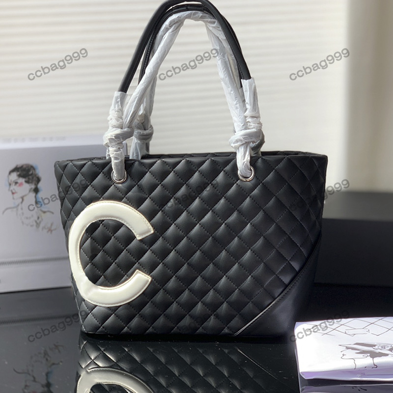 Vintage Campen Shopping Handle Tote Bags Two-Tone Stitching Cowhide Lambskin Diamond Quilted Sacoche Lager Capacity Outdoor Maxi Beach Bag Designer Purses 38x28CM, White
Vintage Campen Shopping Handle Tote Bags Two-Tone Stitching Cowhide Lambskin Diamond Quilted Sacoche Lager Capacity Outdoor Maxi Beach Bag Designer Purses 38x28CM, White