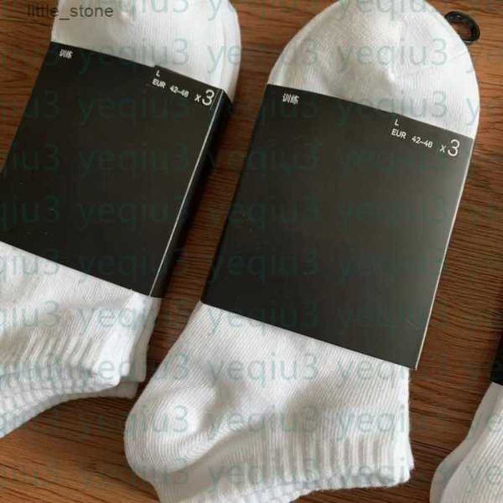 Mens Socks Women High Quality Cotton All-match Classic Ankle Letter Breathable Black and White Football Basketball Sports Sock Wholesalem2o9
Mens Socks Women High Quality Cotton All-match Classic Ankle Letter Breathable Black and White Football Basketball Sports Sock Wholesalem2o9