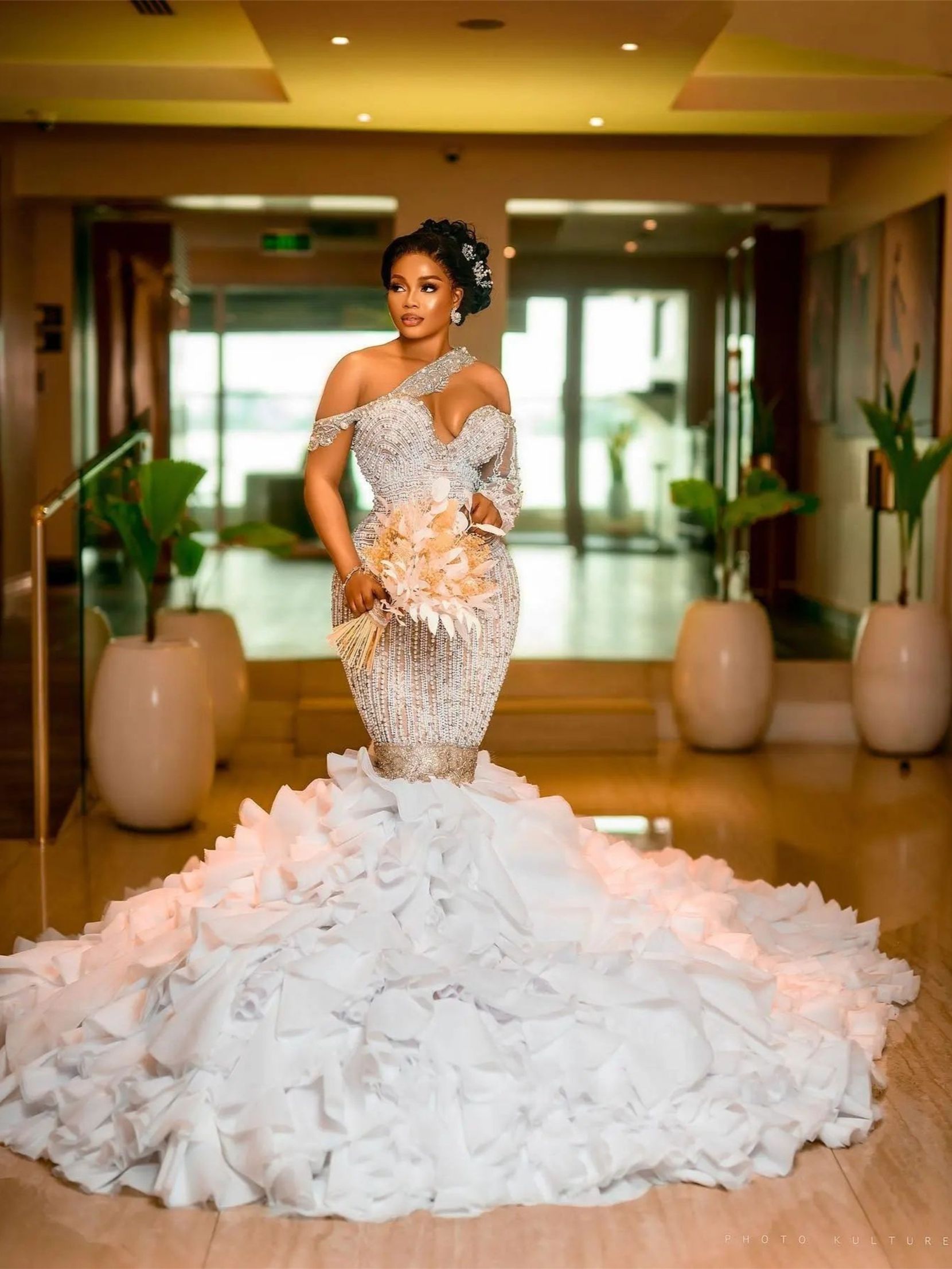 Plus Size Mermaid Wedding Dress Tailored Beads One Shoulder Crystal Wedding Gowns Ruffles Sweep Train Illusion Bridal Dresses