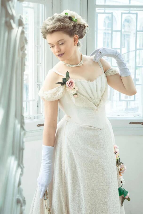 Beige Victorian a-line Wedding Dresses Pleats Beaded Straps Off Shoulder lace-up corset outdoor Reception Plus Size Vestido bridal gown