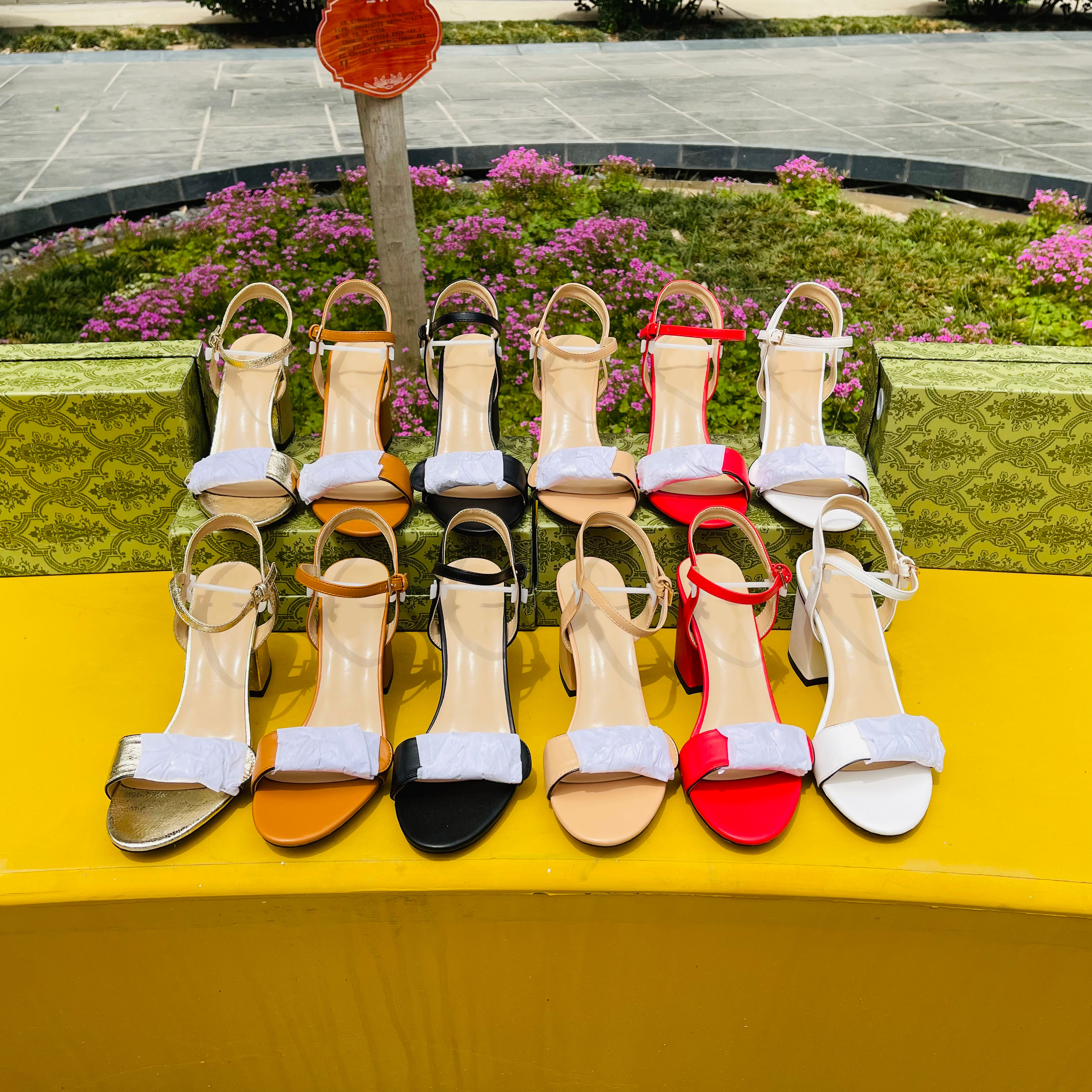 Classic High Heel Sandals Women sexy Open Toe Thick Metallic Laminate Leather Middle heel Sandal Fashion Designer Beach Wedding Office Shoes logo 7.5cm With Box
Classic High Heel Sandals Women sexy Open Toe Thick Metallic Laminate Leather Middle heel Sandal Fashion Designer Beach Wedding Office Shoes logo 7.5cm With Box