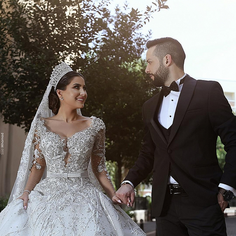 Luxury Duabi Wedding Dress Long Sleeves Lace Applique V-neck Crystals Beaded Long Bridal Ball Gown Vestido De Novia Gorgeous Chapel Bride Dresses