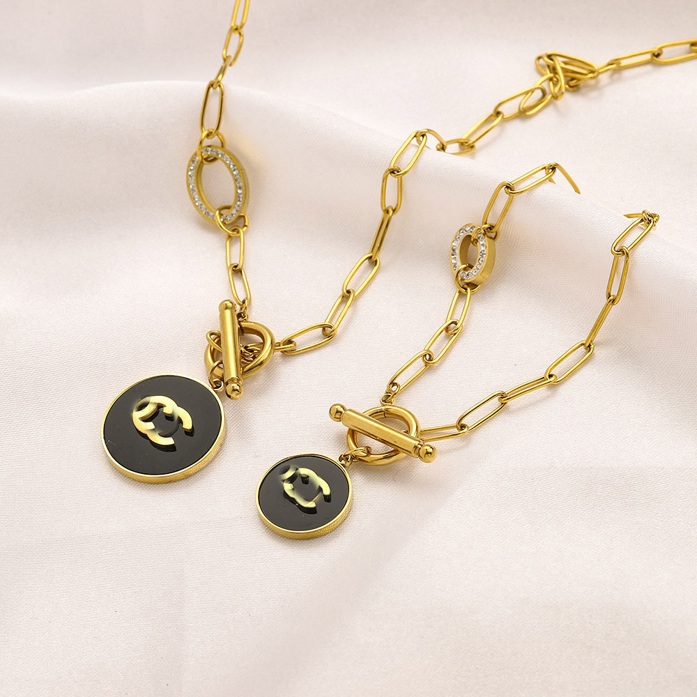 Never Fading 18K Gold Plated Luxury Brand Designer Pendants Necklaces Crystal Stainless Steel Bracelet Letter Choker Pendant Necklace Chain Jewelry Accessories
Never Fading 18K Gold Plated Luxury Brand Designer Pendants Necklaces Crystal Stainless Steel Bracelet Letter Choker Pendant Necklace Chain Jewelry Accessories