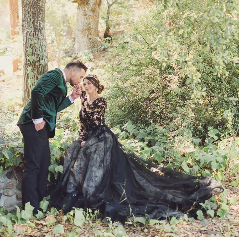 Gothic Black Lace A Line Wedding Dresses Long Sleeves V-Neck Backless Garden boho Bridal Gowns Appliqued Vestido De Novia