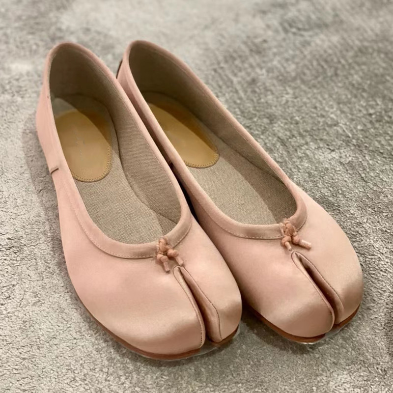 Dress Shoes Size 3540 Tabi Ninja Moccasins Round Split Toe Shallow Women Single Slip On Slingback Female Casual Soft Loafers 230208, Rose red 
Dress Shoes Size 3540 Tabi Ninja Moccasins Round Split Toe Shallow Women Single Slip On Slingback Female Casual Soft Loafers 230208, Rose red