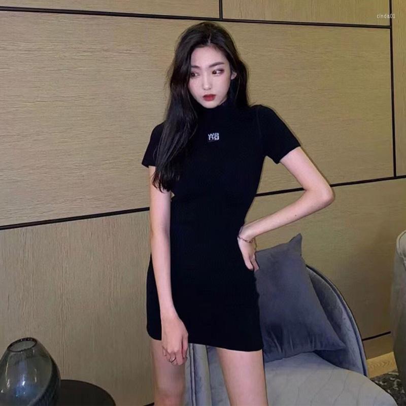Casual Dresses Designer Spring Summer Lady Half High Collar Short Sleeve Knit Dress Patch Letters Solid Black Tight Sheath Pencil Slim
Casual Dresses Designer Spring Summer Lady Half High Collar Short Sleeve Knit Dress Patch Letters Solid Black Tight Sheath Pencil Slim