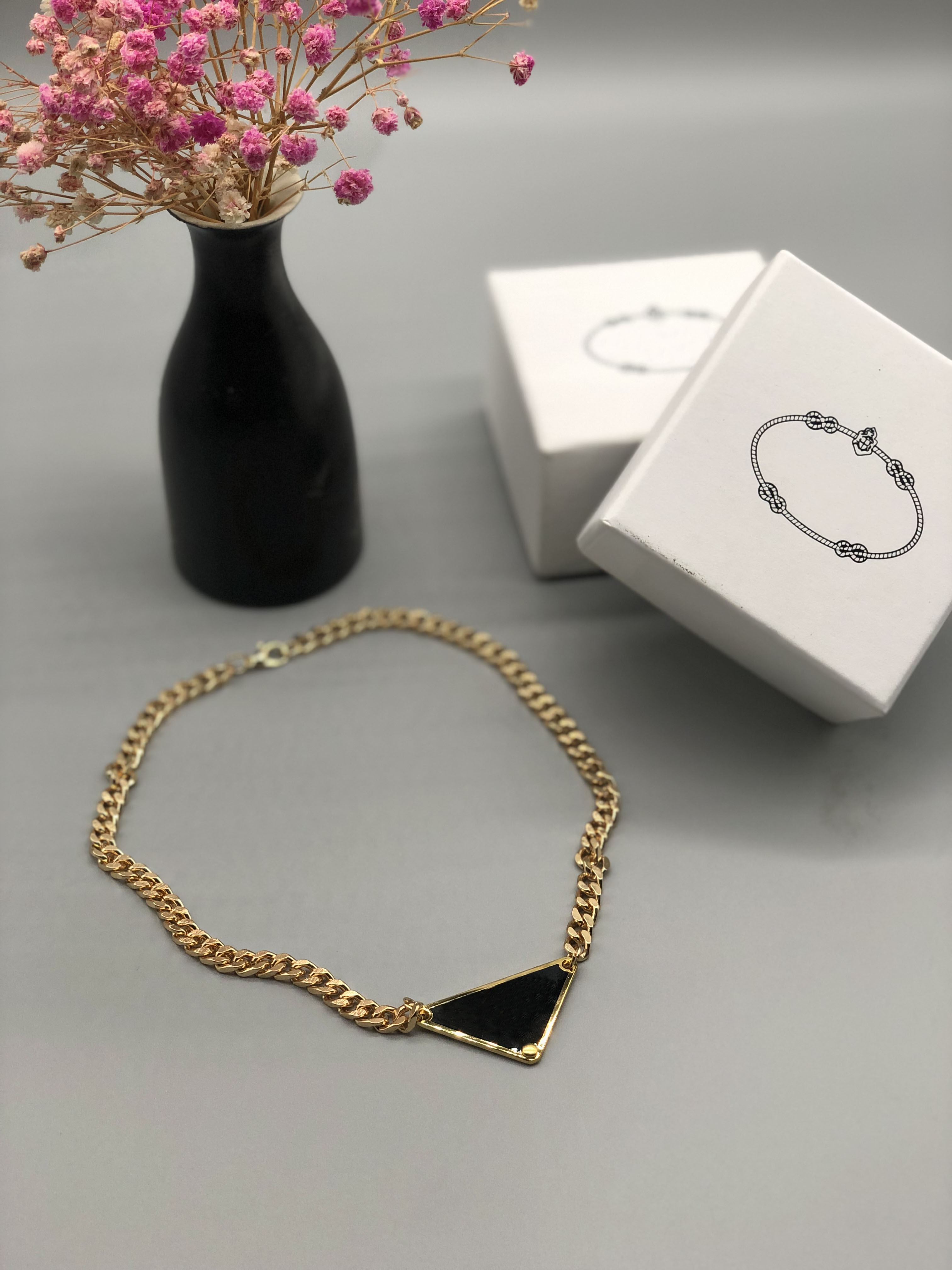2023 luxurys Sale Pendant Necklaces Fashion for Man Woman 48cm Inverted triangle designers brand Jewelry mens womens Highly Quality 19 Model