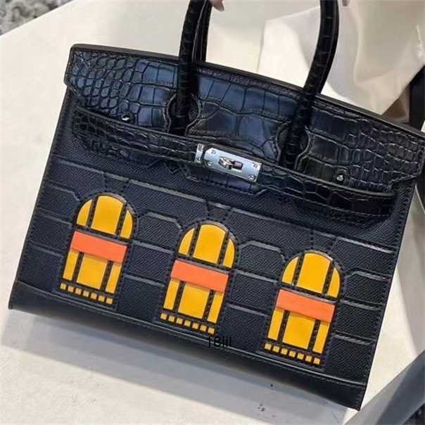 Herme Birkin 5A Bags Heyixue House Platinum Hand Palmprint Crocodile Pattern Contrast Color Refined French Womens Buckle Handbag Crossbody, Black
Herme Birkin 5A Bags Heyixue House Platinum Hand Palmprint Crocodile Pattern Contrast Color Refined French Womens Buckle Handbag Crossbody, Black