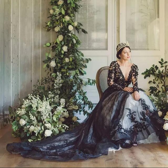 Gothic Black Lace A Line Wedding Dresses Long Sleeves V-Neck Backless Garden boho Bridal Gowns Appliqued Vestido De Novia