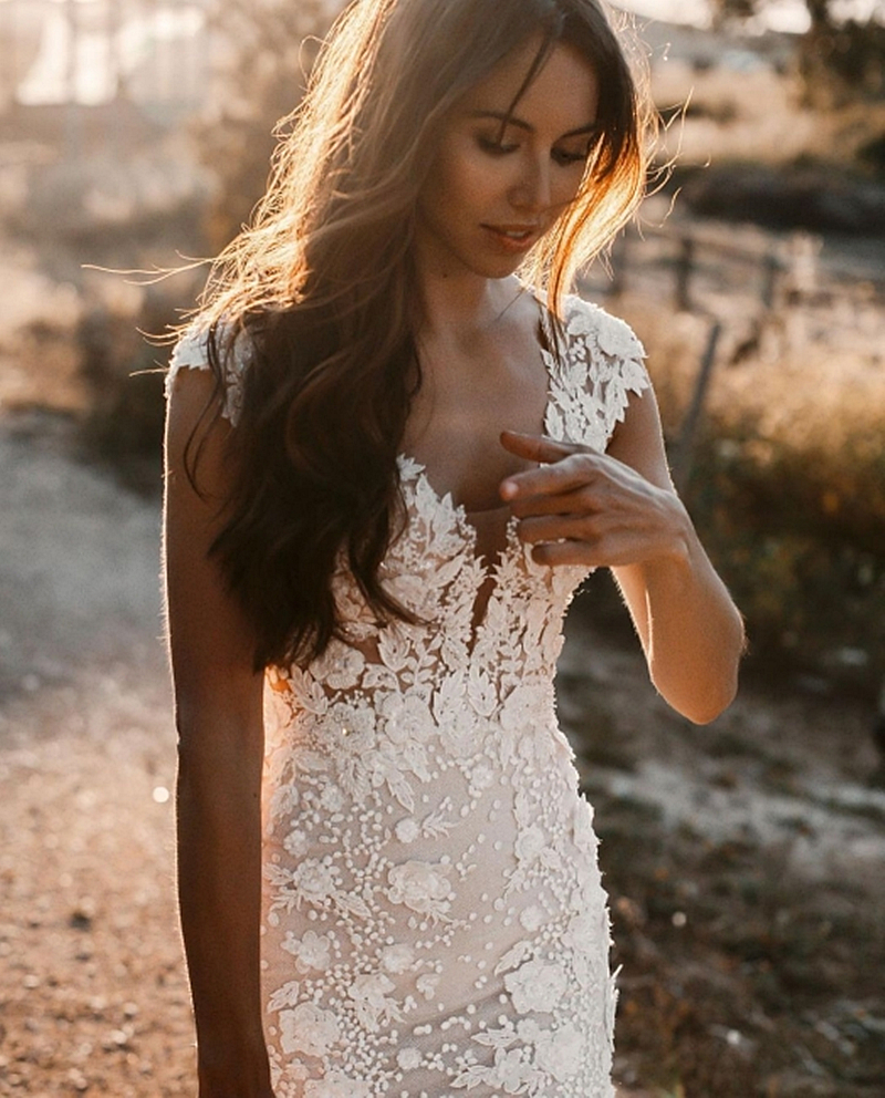 Bohemian Lace Mermaid Wedding Dresses V-Neck Backless Long Country Bridal Gowns Floral Applique Summer Beach Bride Dress Custom Made