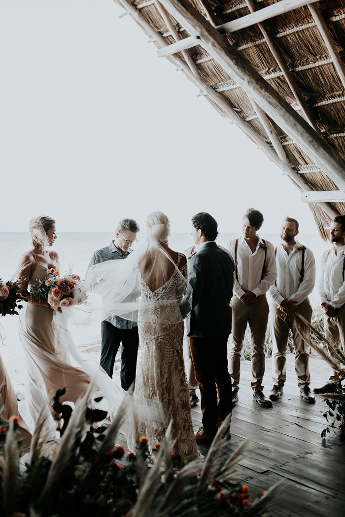Country Lace Mermaid Wedding Dresses Long Sleeves Backless V-Neck Sexy Beach Bridal Gowns Champagne And Ivory Long Bohemian Bride Wear Court Train Sum