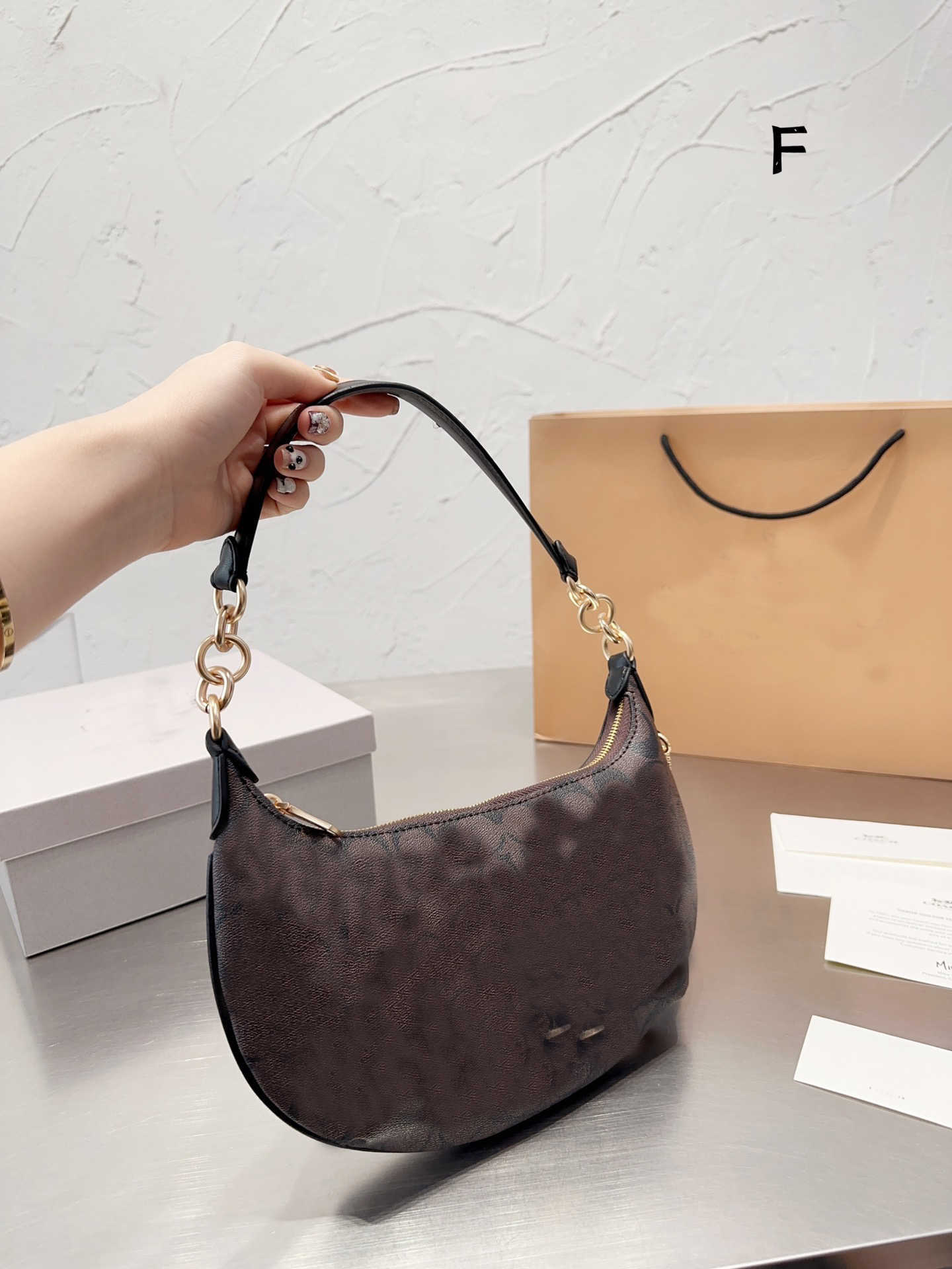 Briefcases underarm bags Women Luxurys Designers Bags Shoulder Bag Handbags Wallet Womens Purses Messenger Purse Genuine Leathe 1
Briefcases underarm bags Women Luxurys Designers Bags Shoulder Bag Handbags Wallet Womens Purses Messenger Purse Genuine Leathe 1