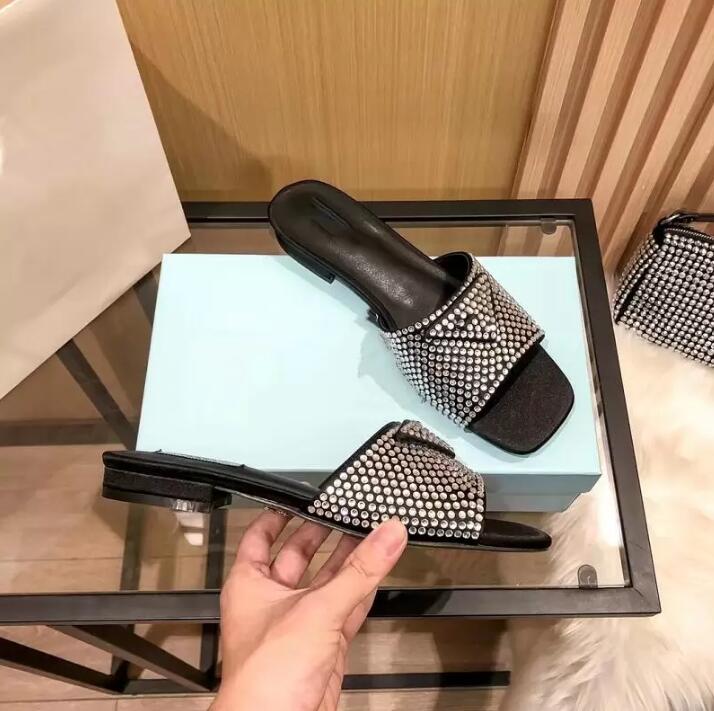 Flat valentinoitys Top Flops Crystal Transparent slippers High Heel Classic Sandals Sandals Flip Designer Slides Beach Shoes 35-40 CIOX
Flat valentinoitys Top Flops Crystal Transparent slippers High Heel Classic Sandals Sandals Flip Designer Slides Beach Shoes 35-40 CIOX
