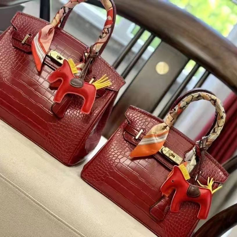 9A Fashion Bag Crocodile high-quality leather designer bag Women's brand handbag Luxury messenger bag purse Cowhide pocket designer dinner, Green
9A Fashion Bag Crocodile high-quality leather designer bag Women's brand handbag Luxury messenger bag purse Cowhide pocket designer dinner, Green