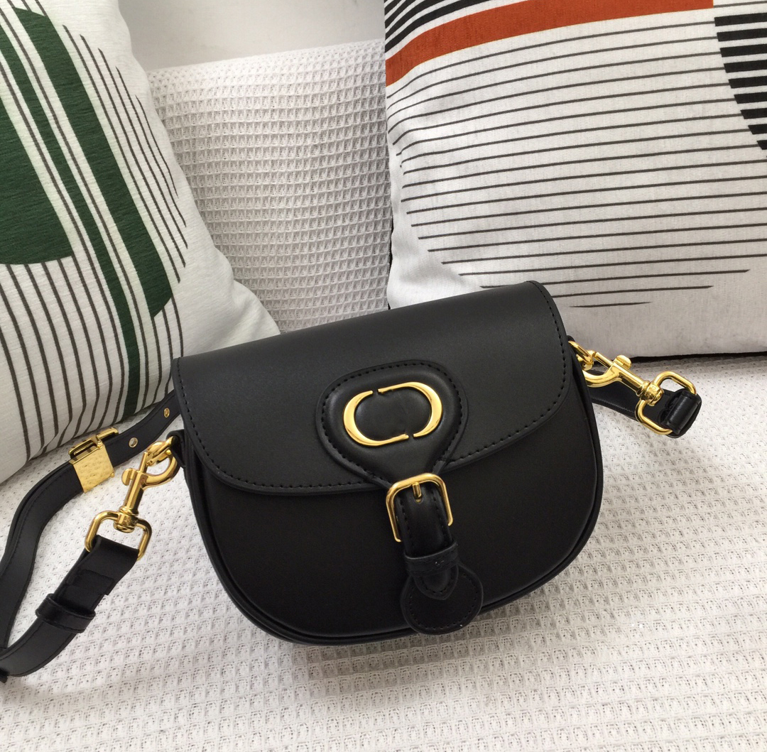 Designer Lady cross-body bag luxury leather shoulder chain handbag cover classic fashion size 22-17-6 cm
Designer Lady cross-body bag luxury leather shoulder chain handbag cover classic fashion size 22-17-6 cm