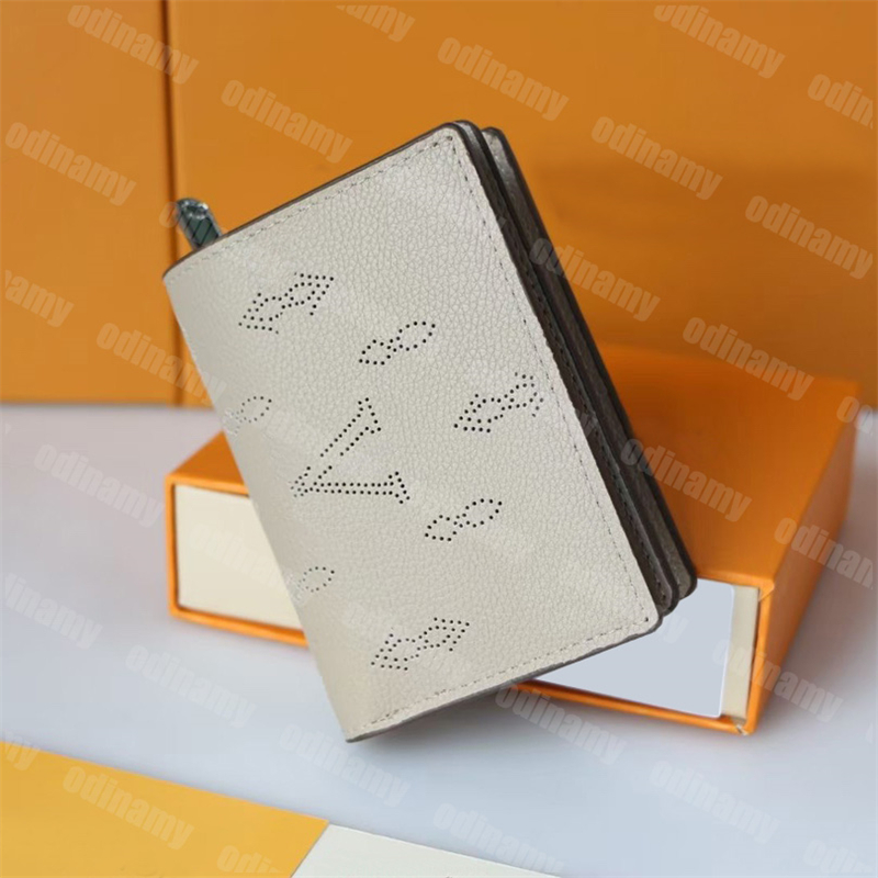 Luxury Designer Mini Wallet Men Purse Women Card Holder Mahina Cowhide Handle Bags Fashion Wallets
Luxury Designer Mini Wallet Men Purse Women Card Holder Mahina Cowhide Handle Bags Fashion Wallets