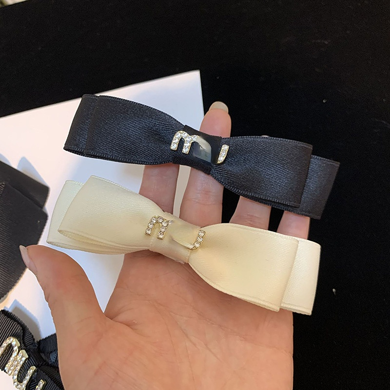 American Elegant Letter Barrettes Black Ribbon Metal Brushed Spring Clip French Style Bow Side Clip
American Elegant Letter Barrettes Black Ribbon Metal Brushed Spring Clip French Style Bow Side Clip