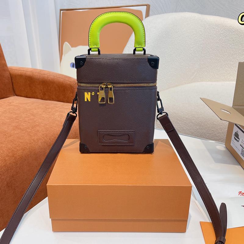 Purses designer bags Bags Summer Stardust Different colors Luxurys Women Shoulder Crossbody Bags Fashion VERTICAL BOX Phone Wallet
Purses designer bags Bags Summer Stardust Different colors Luxurys Women Shoulder Crossbody Bags Fashion VERTICAL BOX Phone Wallet