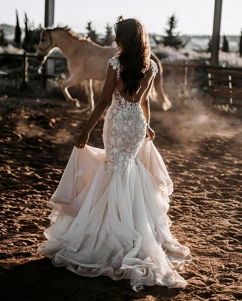 Bohemian Lace Mermaid Wedding Dresses V-Neck Backless Long Country Bridal Gowns Floral Applique Summer Beach Bride Dress Custom Made