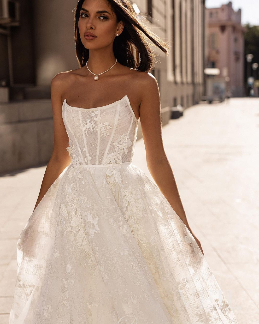 Strapless A-e Wedding Dress with 3D wers: Vestido Novia, Plus Size Bridal Gown