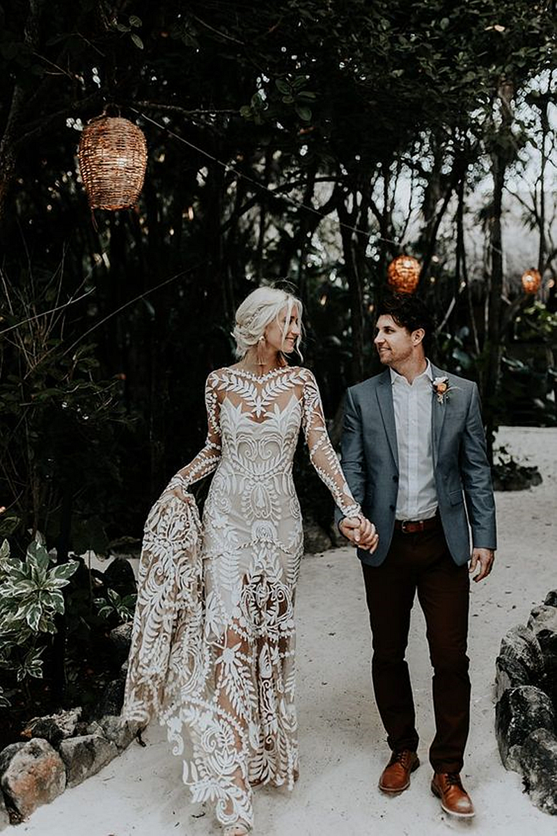 Country Lace Mermaid Wedding Dresses Long Sleeves Backless V-Neck Sexy Beach Bridal Gowns Champagne And Ivory Long Bohemian Bride Wear Court Train Sum