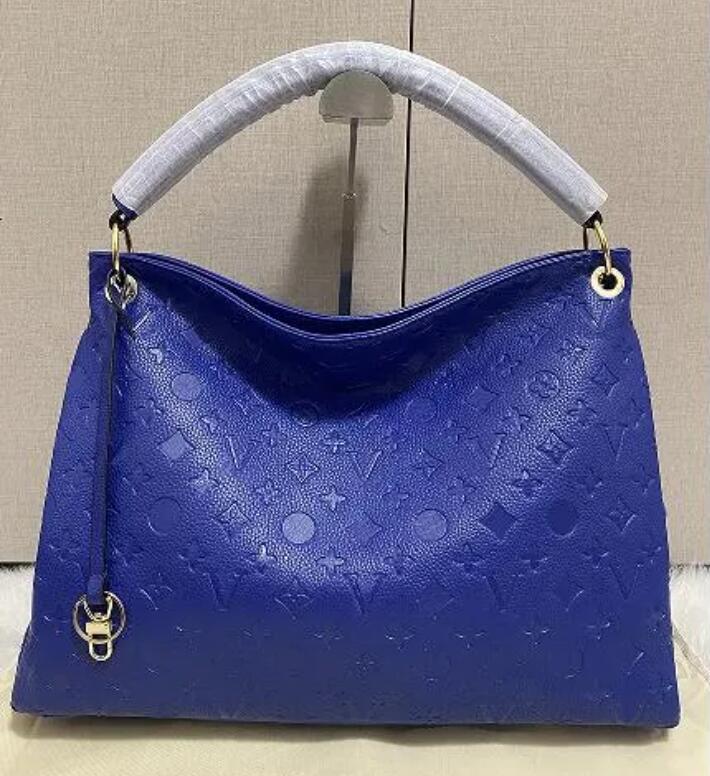 fashion quality Designer Handbags tote sheepskin caviar metal chain Handbag Leather bag Flip cover diagonal Shoulder Bags With dust bag designers L0, Embossed red
fashion quality Designer Handbags tote sheepskin caviar metal chain Handbag Leather bag Flip cover diagonal Shoulder Bags With dust bag designers L0, Embossed red
