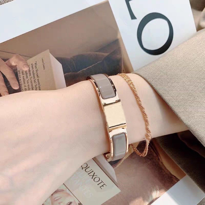 2023 men Bangle luxury designer Bracelets jewelry woman stainless steel rose gold bangle for women buckle 17 size fashion no box
2023 men Bangle luxury designer Bracelets jewelry woman stainless steel rose gold bangle for women buckle 17 size fashion no box