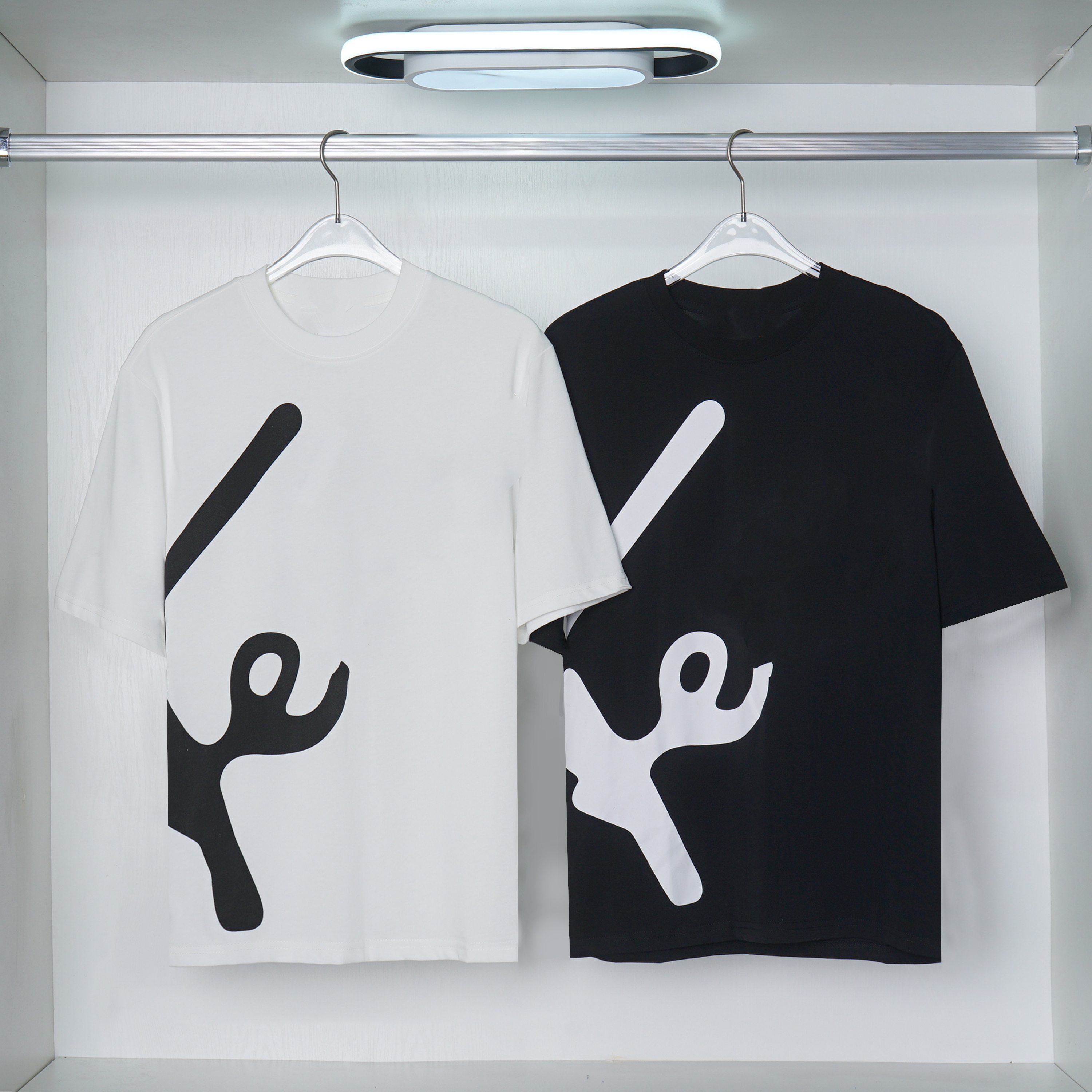 Mens T Shirt Designer For Men Womens Shirts Fashion tshirt With Letters Casual Summer Short Sleeve Man Tee Woman Clothing Europe Size -XXXL
Mens T Shirt Designer For Men Womens Shirts Fashion tshirt With Letters Casual Summer Short Sleeve Man Tee Woman Clothing Europe Size -XXXL