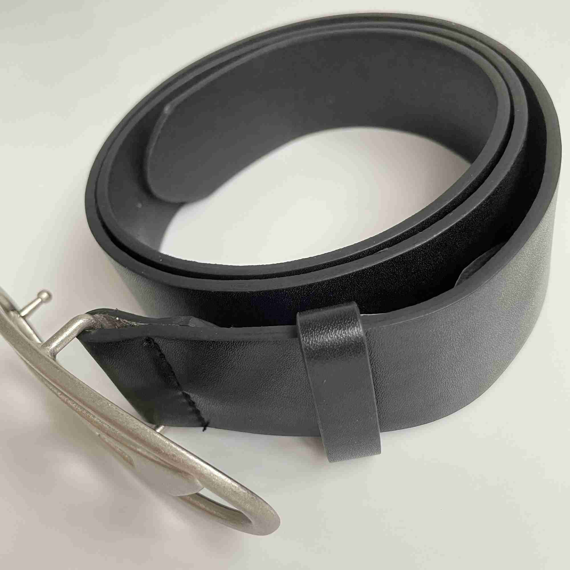 Belts Vintage New Letter Oval Metal Snap Buckle Men and Women PU Decorative Belt Fashion luxury design jean waistband G230207, Black
Belts Vintage New Letter Oval Metal Snap Buckle Men and Women PU Decorative Belt Fashion luxury design jean waistband G230207, Black