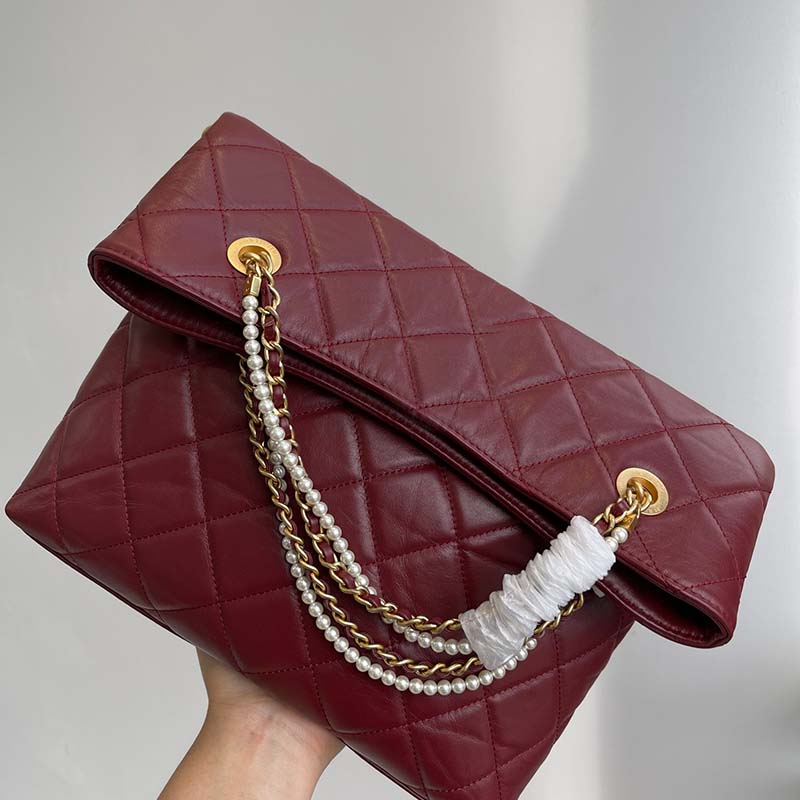 New Fashion Bags Plain shopping Luxury Chain Artwork Metallic Small fragrance style diamond chain pearl shopping bag Leather Handbag Diamond Fashion Bags with box, Red2
New Fashion Bags Plain shopping Luxury Chain Artwork Metallic Small fragrance style diamond chain pearl shopping bag Leather Handbag Diamond Fashion Bags with box, Red2