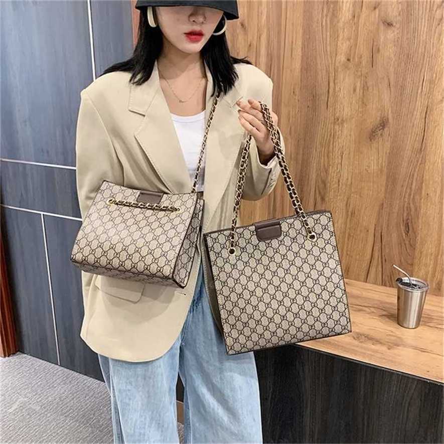 28% OFF Handbag High quality 2023 new bag female Shoulder Messenger retro large capacity portable bucket women's, Black
28% OFF Handbag High quality 2023 new bag female Shoulder Messenger retro large capacity portable bucket women's, Black