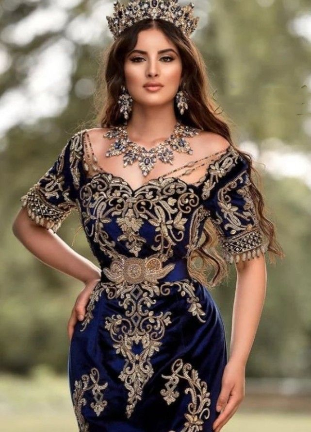 Vintage Arabic Kaftan Mermaid Evening Dresses Short Sleeves Gold Lace Appliques Beaded Long Navy Blue Velvet Celebrity Party Gowns Women Elegant Prom 